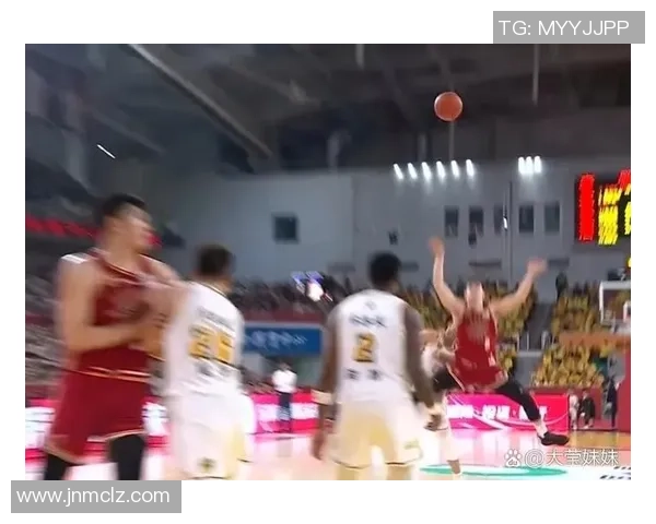 足球明星中谁的篮球水平最为出众引发球迷热议与讨论